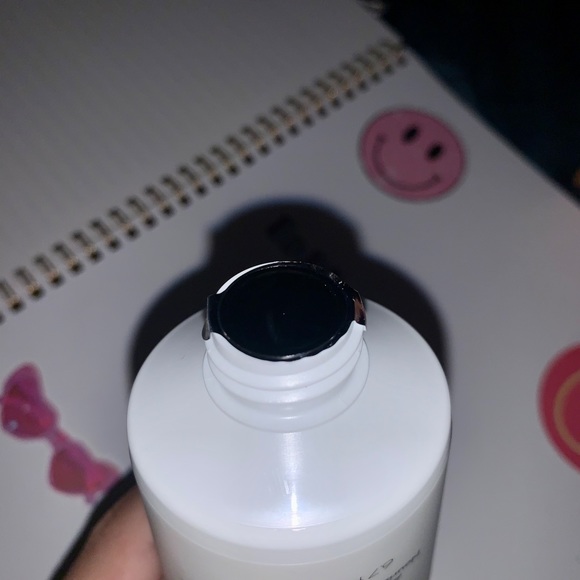 Alo Superfruit Moisturizing Body Lotion - Picture 7 of 9